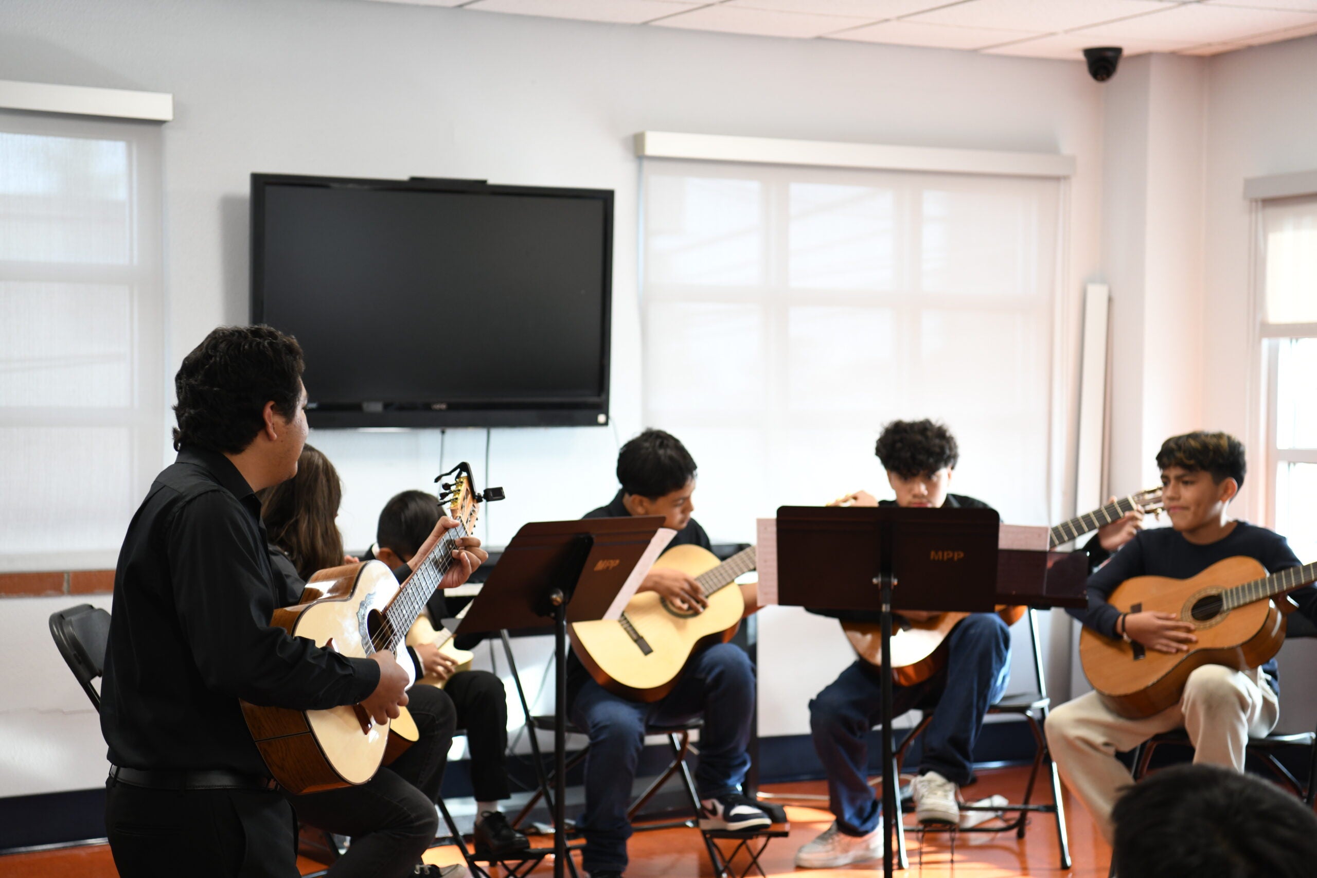 高校生の音楽2 Music Navigation Creative Living $_57.JPG?set_id=8800005007